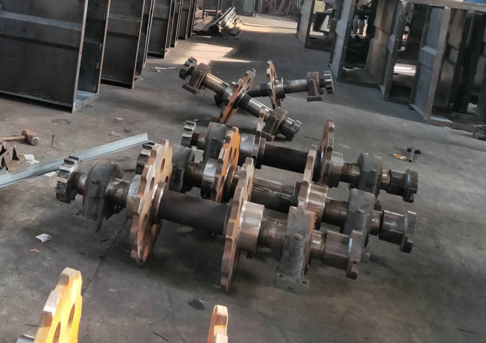 NE板鏈提升機鏈對料斗的影響